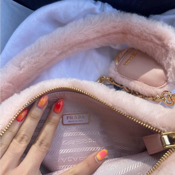 Prada triangle shearling shoulder bag mini with Crosby strap and golden chain - Picture 9 of 11